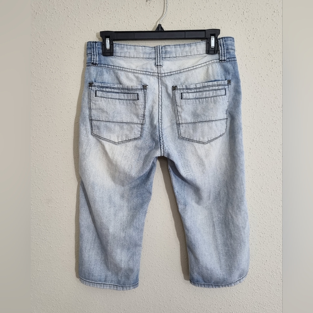 Stylish Light Blue Denim Shorts Size Waist 29. - Picture 4 of 7